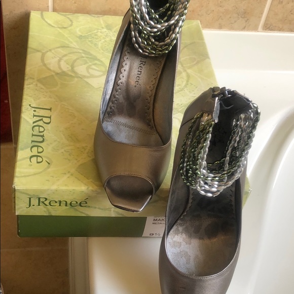 J. Renee Metallic Makenay heels - Picture 5 of 7